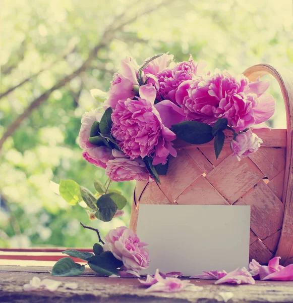 Bouquet Fresh Cut Pink Peonies Basket Garden Table Empty Card — Stock Photo, Image