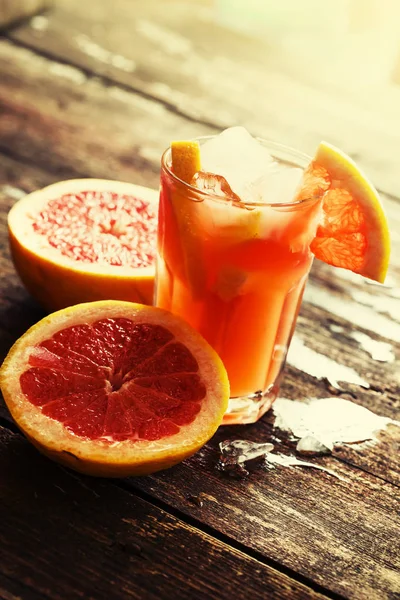 Glas Grapefruit Limonade Met Ijs Houten Tafel — Stockfoto