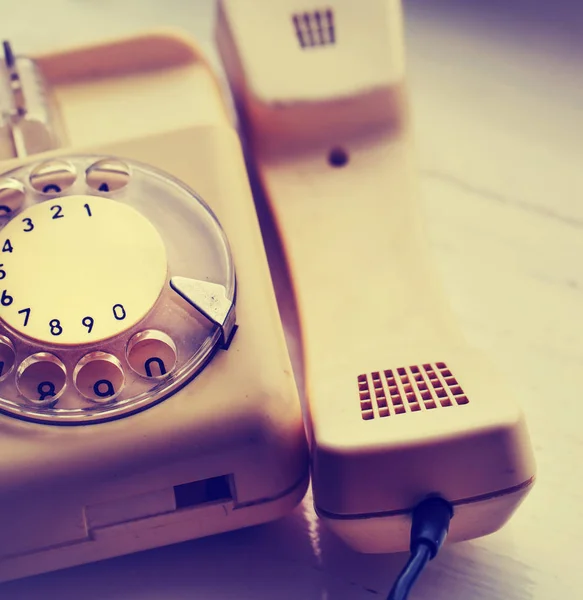 Κλείστε Επάνω Ρετρό Τηλέφωνο Στο Τραπέζι Vintage Χρώματα — Φωτογραφία Αρχείου