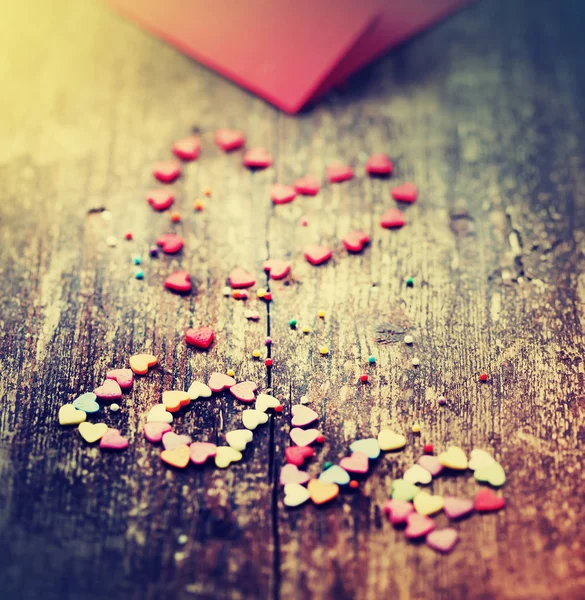 Kleurrijke Romantische Harten Met Rode Sjabloon Houten Achtergrond — Stockfoto