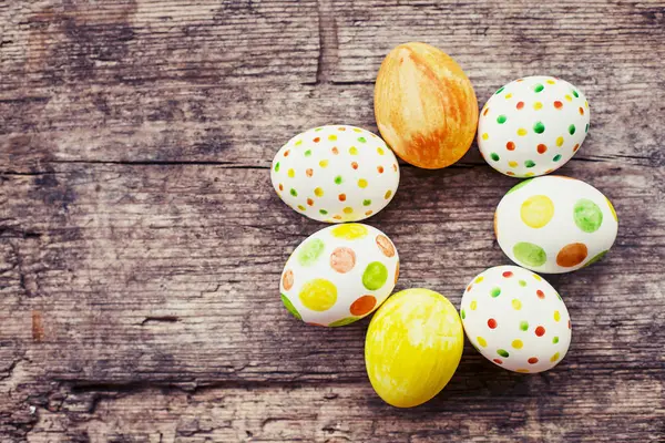 Vista Cerca Coloridos Huevos Pascua Pintados Sobre Fondo Madera —  Fotos de Stock