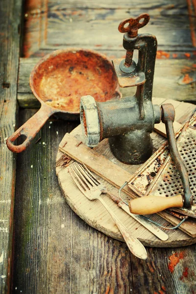 Винтажная кухонная утварь — стоковое фото