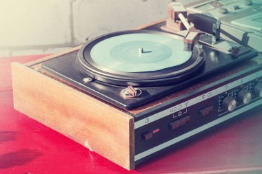 oldschool vintage vinil oyuncu görünümünü portre