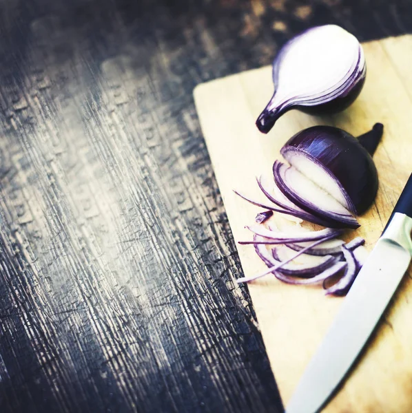 Red Onion Chalkboard Knife Wooden Background — Stock Photo, Image