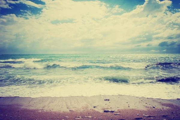 Мальовничий Вид Красивий Скелястий Пляж Море — стокове фото