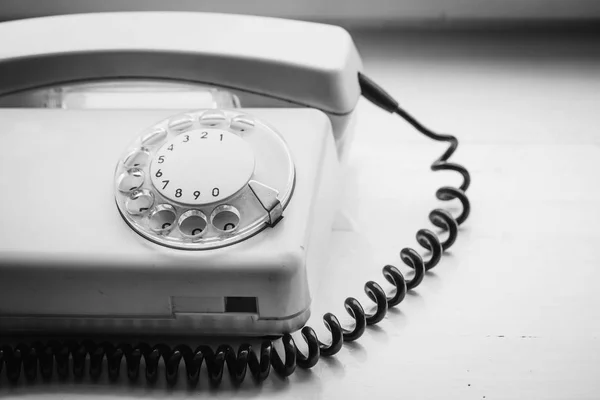 Zamknąć Retro Vintage Telefon Drewnianym Stole — Zdjęcie stockowe