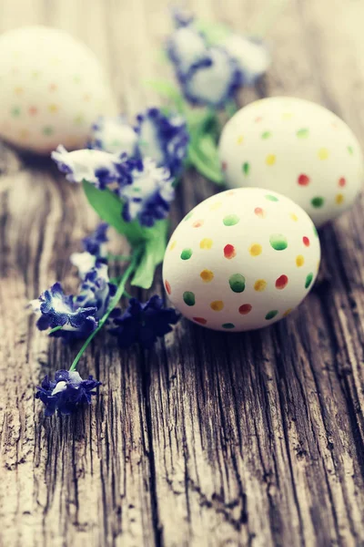 Primo Piano Vista Colorate Uova Pasqua Dipinte Sfondo Legno — Foto Stock