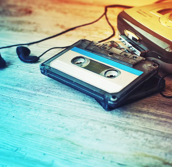 Auriculares Con Reproductor Casetes Sobre Fondo Madera — Foto de Stock