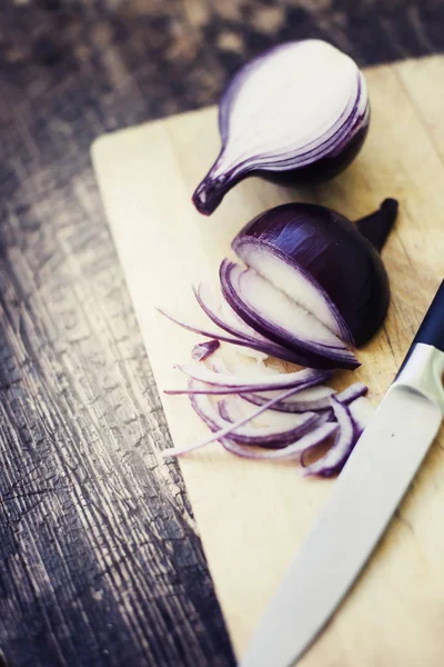 Red Onion Chalkboard Knife Wooden Background — Stock Photo, Image