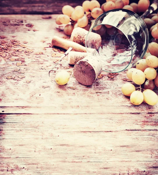 Glass Wine Grape Corks Wooden Table — Stock Photo, Image