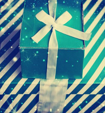 tatil dekorasyon ile sarılmış Noel hediyeleri closeup görünümü