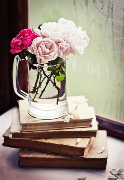 Bouquet Roses Glass Jar Open Books Wooden Table — Stock Photo, Image