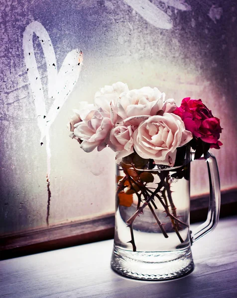 Bouquet Flowers Glass Jar Drawn Heart Frozen Window — Stock Photo, Image