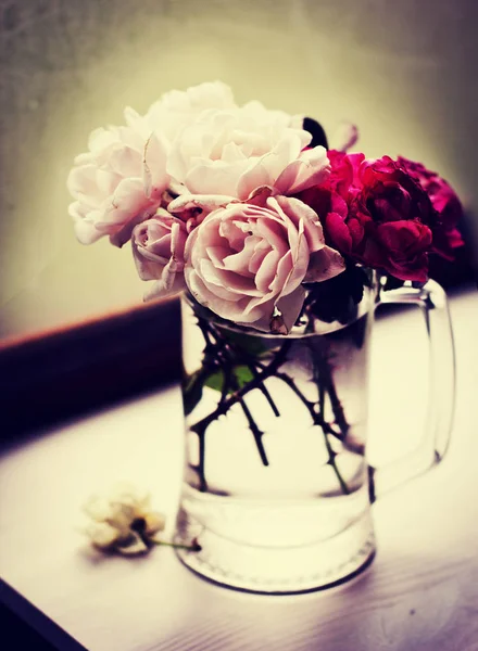 Closeup View Beautiful Roses Vase Vintage Style — Stock Photo, Image