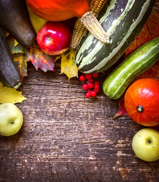 Top View Autumn Leaves Different Vegetables Wooden Table — Stock Photo, Image