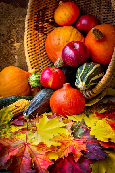 Closeup View Autumn Leaves Different Vegetables Wooden Table — Stock Photo, Image