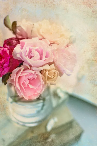 Nahaufnahme Von Schönen Rosen Einer Vase Vintage Stil — Stockfoto