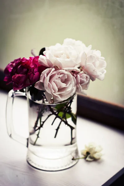 Closeup View Beautiful Roses Vase Vintage Style — Stock Photo, Image