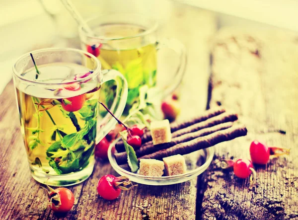 Closeup View Fresh Tea Cups Herbs Wooden Table — Stock Photo, Image