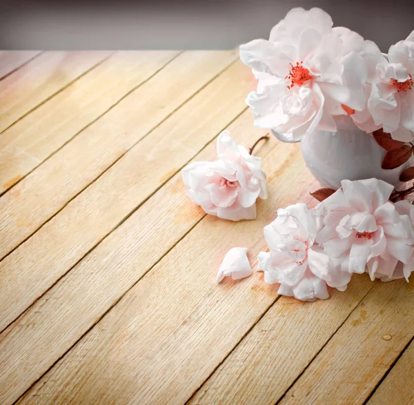 Bouquet Fleurs Douces Pot Céramique Sur Table Bois — Photo