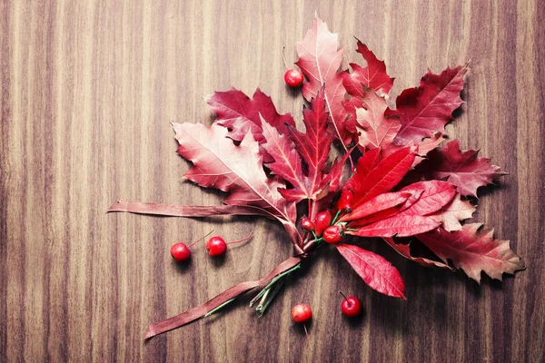 Autumnal Background Bouquet Made Foliage Berries Wooden Surface — Stock Photo, Image