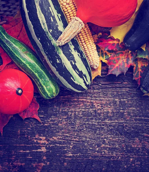 Autumnal Harvested Vegetables Wooden Surface Autumn Leaves — Stock Photo, Image