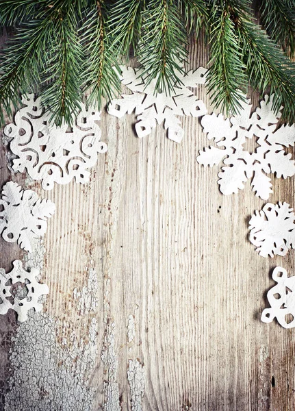 木製テーブルの上雪の結晶クリスマス背景の平面図 — ストック写真