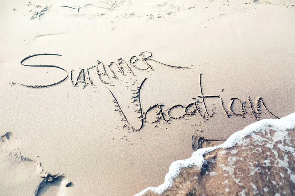 Summer Vacation Lettering Written Sand Holiday Background — Stock Photo, Image