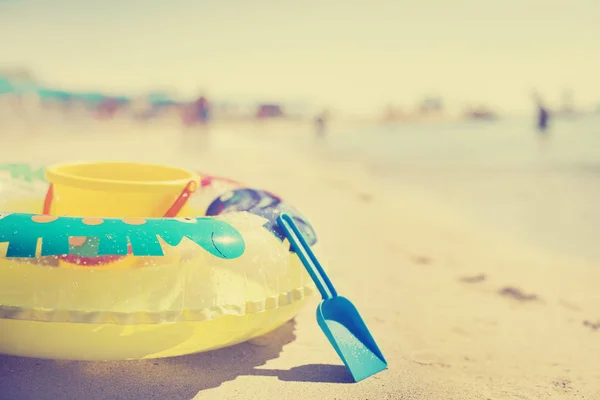 Brinquedos Infantis Areia Praia Luz Sol Conceito Férias Verão — Fotografia de Stock