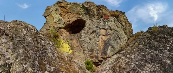 Kayadaki delik. — Stok fotoğraf