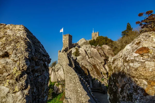 Hrad vřesovištích proti modré obloze, Sintra, Portugalsko — Stock fotografie