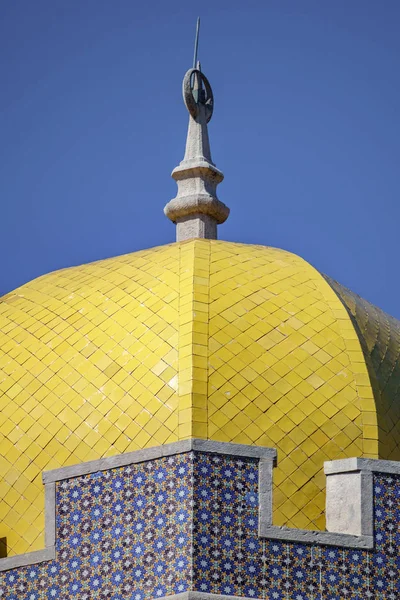 Da pena Palace yellow dome and sky — стоковое фото
