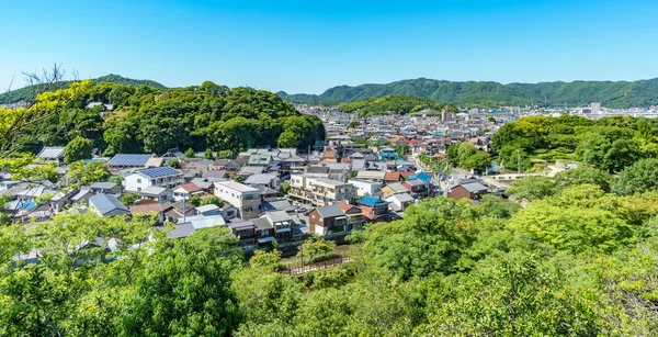 Ormanın ortasında Japon şehir