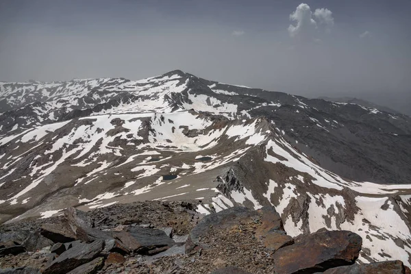 Peak Veleta vom Mulhacen aus gesehen — Stockfoto
