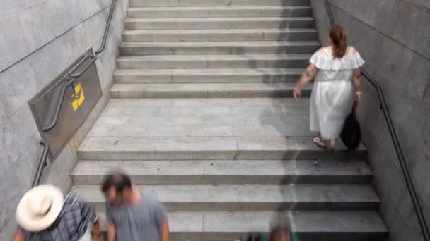 Metro escaleras borrosas personas lapso de tiempo — Vídeo de stock