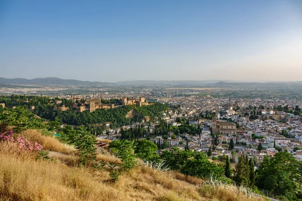 Zachód słońca nad Granada i Alhambra — Zdjęcie stockowe