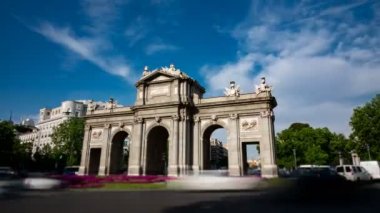 Puerta de Alcala in Madrid loopable time-lapse