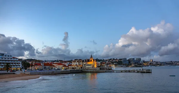 Edificio de la Marina y Cascais al atardecer — Foto de Stock