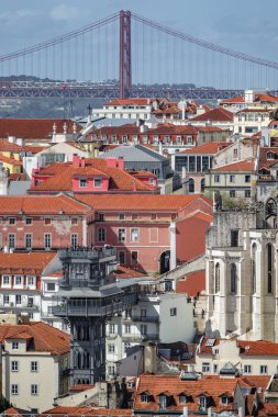 Santa Justa asansör 25 Nisan ile Köprü