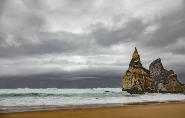 Praia da Ursa beach, stormy clouds — Stock Photo, Image