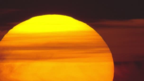 Ultra long shot of orange sun with clouds, fast sunrise — Stock Video