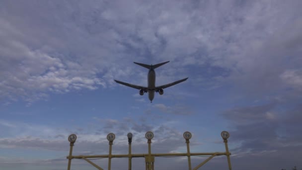 Jet landing in super slow motion, bottom view — Stock Video