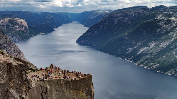 Preikestolen, pulpit rock with tourists and fjord — Stock Photo, Image