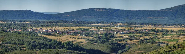 Gallegos del campo town and Sierra de la Culebra — ストック写真