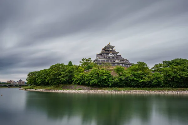 Οκαγιάμα κάστρο και ποταμός στην Ιαπωνία, ultra long έκθεσης — Φωτογραφία Αρχείου