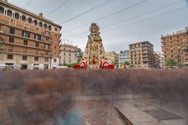 Bulanık insanlar yollar ziyaret bakire plaza gün, ultra uzun pozlama sunan