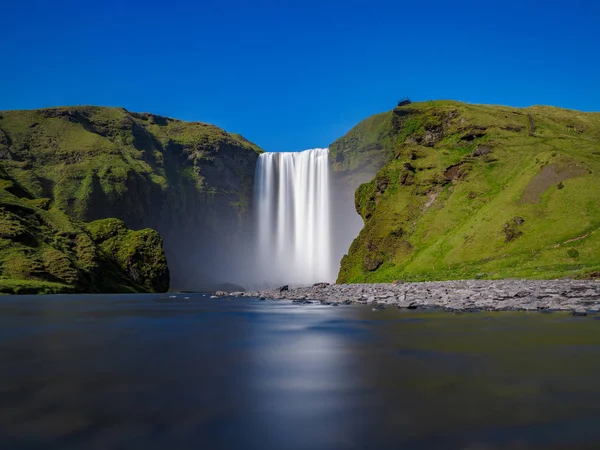 Skogafoss vattenfall ultra lång exponering — Stockfoto