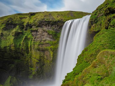 Skogafoss şelale ultra uzun pozlama Orta görünüm