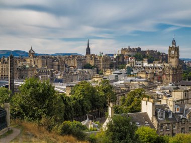 Edinburgh şehir merkezinde ultra uzun pozlama ile kale