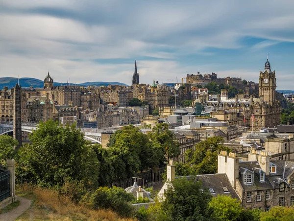 Edinburgh downtown ultra lange Belichtung mit Schloss — Stockfoto